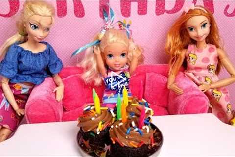 Elsa's BIRTHDAY - Special guests ! Elsa & Anna toddlers - party - pinata - Barbie - cake - gifts