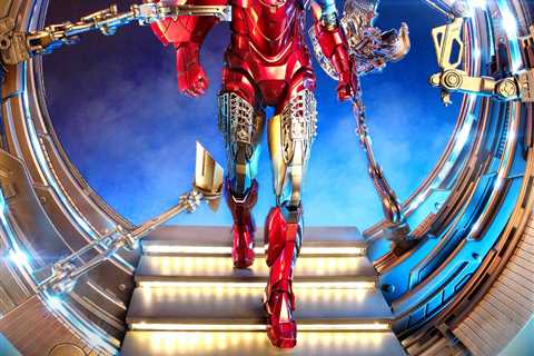 The Avengers – Iron Man Mark VI Version 2 and Suit Up Gantry by Hot Toys