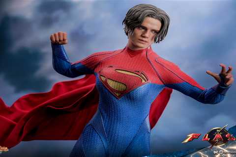 The Flash – Hot Toys 1/6th Scale Supergirl Collectible Figure