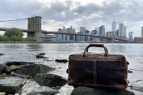 Leather Laptop Bags and Briefcases: a Gift That Keeps on Giving