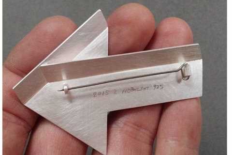 Pin by 猫猫爱吃鱼骨头 on 金属 | Art jewelry contemporary, Jewelry techniques, Jewelry art